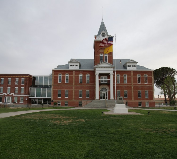 luna-county-courthouse-park-photo
